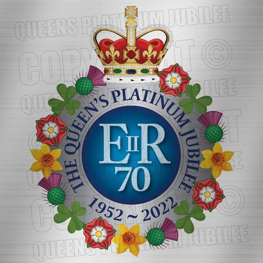 Revellers In Trafalgar Square During The Queen's Platinum Jubilee 2022 - Foto 9