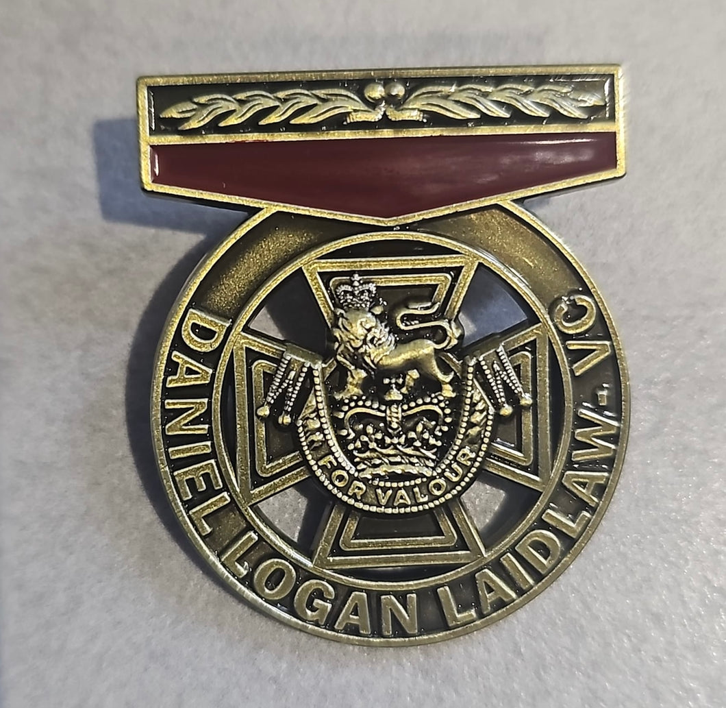 Piper Daniel Logan Laidlaw VC lapel pin badge and Pen