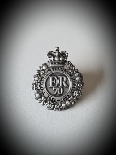 NEW*** Queen's Platinum Jubilee 2022 Pin Badge